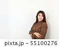 壁際の女性 55100276