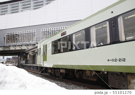 冬の飯山線キハ110形(飯山駅) 冬の飯山線キハ110形(飯山駅) 55101270