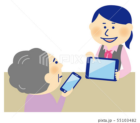 シニア女性　スマホの説明を受ける 55103482