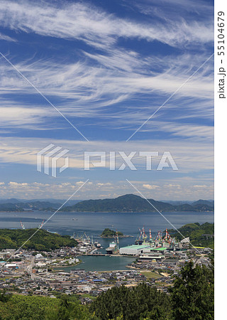 波止浜湾、波止浜港から来島、大三島を望む 55104679