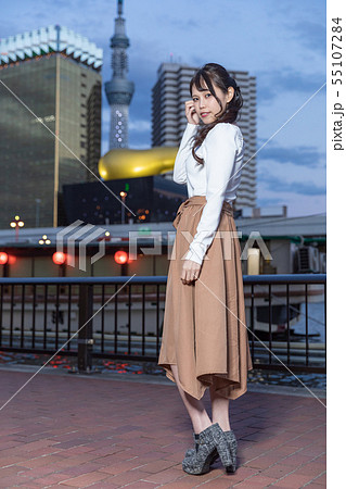 都市風景 隅田川河川テラスでのポートレート 都市風景 隅田川河川テラスでのポートレート 55107284