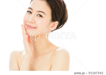 ビューティー 女性 スキンケア ビューティ 若い女性 美容 ビューティー 女性 スキンケア ビューティ 若い女性 美容 55107342