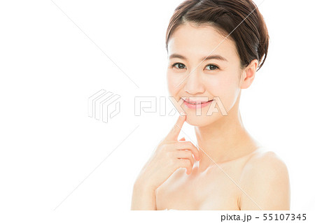 ビューティー　女性　スキンケア　ビューティ　若い女性　美容 55107345