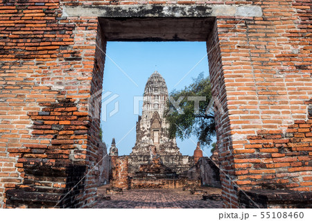 Wat Ratchaburana in the Ayutthaya Historical Park Wat Ratchaburana in the Ayutthaya Historical Park 55108460