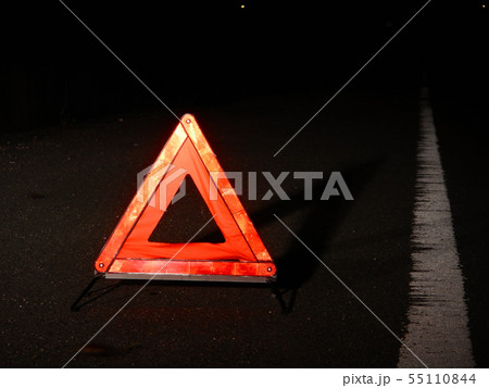 夜の三角停止表示板 55110844
