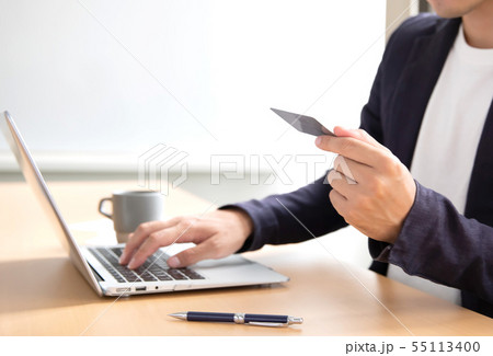 オフィス　会議室　ビジネスマン 55113400