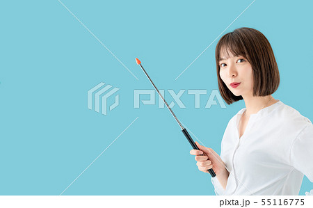 指示棒を持つ女性 指示棒を持つ女性 55116775