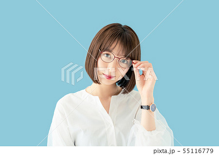 メガネをかける女性 メガネをかける女性 55116779