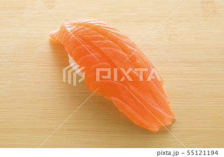 サーモン寿司 55121194
