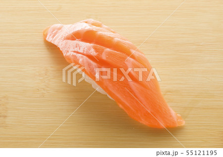 サーモン寿司 55121195