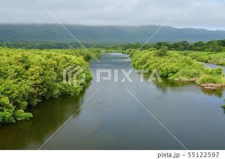 北海道寿都町に流れる朱太川河口付近の夏の風景を撮影 北海道寿都町に流れる朱太川河口付近の夏の風景を撮影 55122597