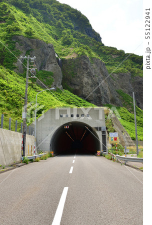 北海道島牧村茂津多海岸で白糸トンネルの夏の風景を撮影 55122941