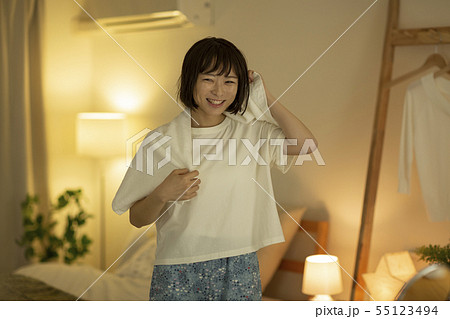 若い女性 風呂上がり 55123494