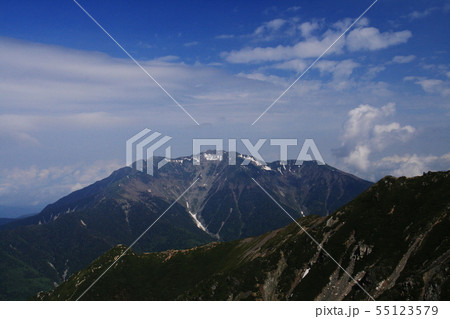 南アルプス 白峰三山テント縦走 北岳から仙丈ヶ岳を望む 南アルプス 白峰三山テント縦走 北岳から仙丈ヶ岳を望む 55123579