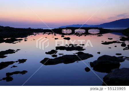 鴨ヶ浦の夜明け、石川県輪島市にて 鴨ヶ浦の夜明け、石川県輪島市にて 55123905
