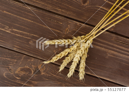 Ripe bread wheat on brown wood Ripe bread wheat on brown wood 55127077