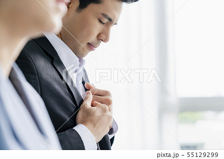 男女　ビジネス　打ち合わせ 55129299