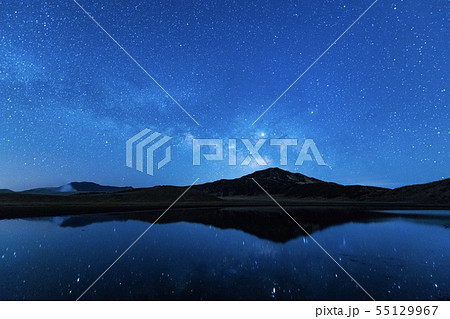 草千里ヶ浜の天の川 55129967