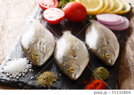 Fresh raw raw sarpa salpa fish with lemon, Fresh raw raw sarpa salpa fish with lemon, 55130809