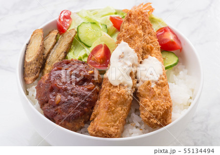 ハンバーグとエビフライ丼 55134494