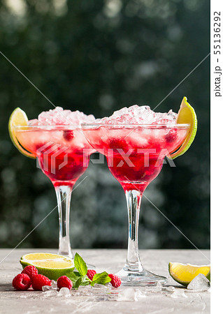 margarita cocktail with lime and raspberries 55136292