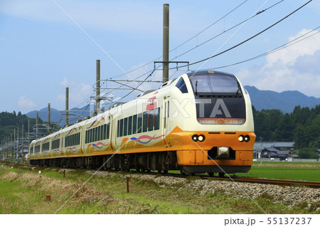 新潟を目指す特急いなほ 55137237