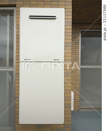マンション,バルコニー,ベランダ,窓,アクリル,採光窓,サッシ,共同住宅,床,住宅,建築,建設,日本 55137986