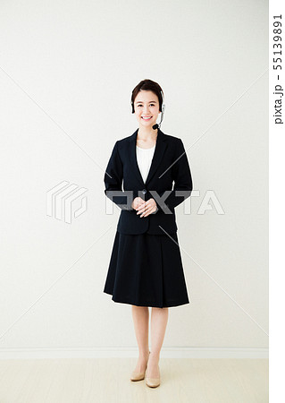 女性 ビジネス オペレーター コールセンター オフィス ビジネスウーマン 若い女性 女性 ビジネス オペレーター コールセンター オフィス ビジネスウーマン 若い女性 55139891