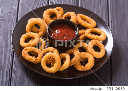 Crunchy fried onion rings and ketchup Crunchy fried onion rings and ketchup 55140080