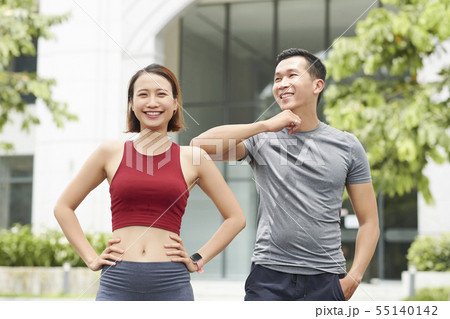 Cheerful young sportsmen 55140142