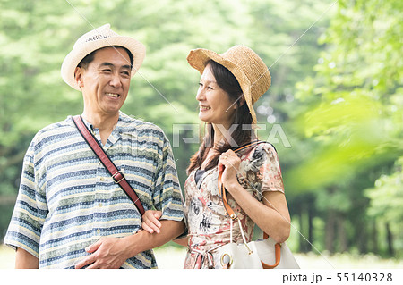 リゾート旅行 避暑地 夏休み 日本人ミドルシニア夫婦 55140328