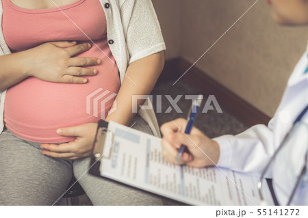 Pregnant Woman and Gynecologist Doctor at Hospital 55141272