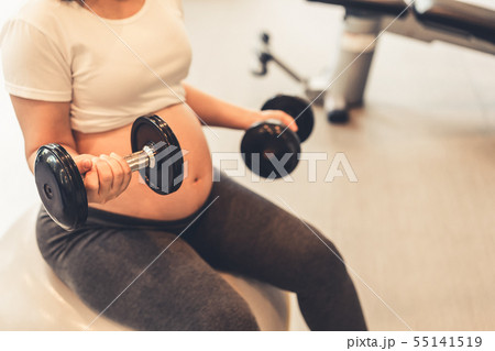 Active pregnant woman exercise in fitness center. 55141519