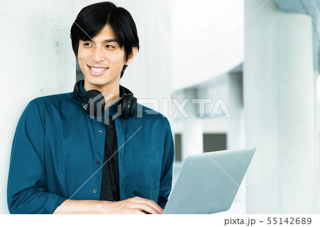 オフィス ビジネス 男性 クリエイティブオフィス カジュアルオフィス シェアオフィス オフィス ビジネス 男性 クリエイティブオフィス カジュアルオフィス シェアオフィス 55142689
