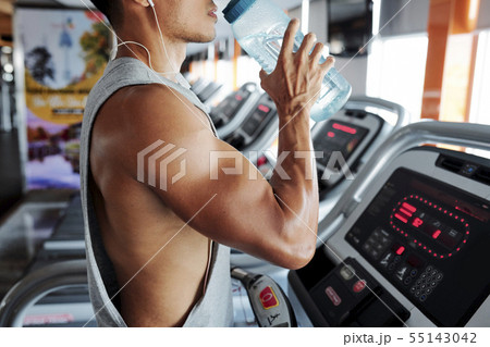 Fit man on treadmill Fit man on treadmill 55143042