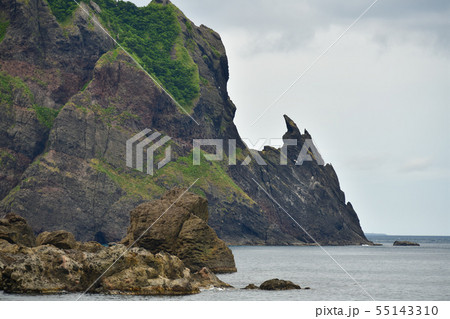 北海道岩内町雷電海岸で雷電岬の夏の風景を撮影 55143310