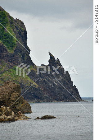 北海道岩内町雷電海岸で雷電岬の夏の風景を撮影 55143311
