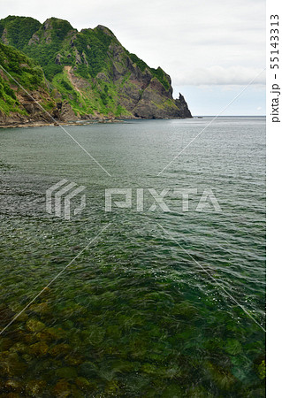 北海道岩内町雷電海岸で雷電岬の夏の風景を撮影 55143313