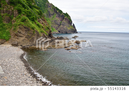 北海道岩内町雷電海岸で雷電岬の夏の風景を撮影 55143316