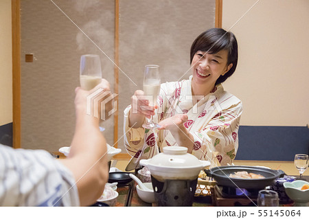 温泉旅行  夫婦旅行 温泉 食事シーン 上州牛 55145064