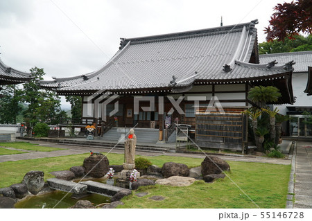 【四国別格二十霊場】第六番　龍光院　本堂と梅雨の走りの空　愛媛県宇和島市 55146728