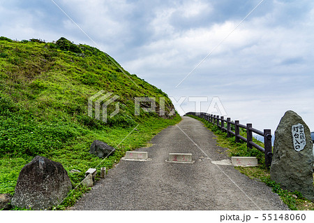 沖縄　石垣島　平久保崎灯台　石垣島の最北端の灯台への道 55148060