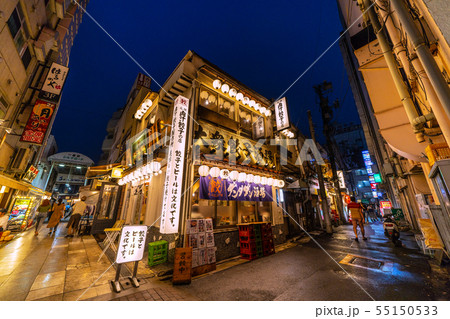 日本の東京都市景観 赤羽の飲み屋街の写真素材