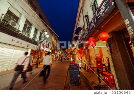 日本の東京都市景観　赤羽の飲み屋街 55150649