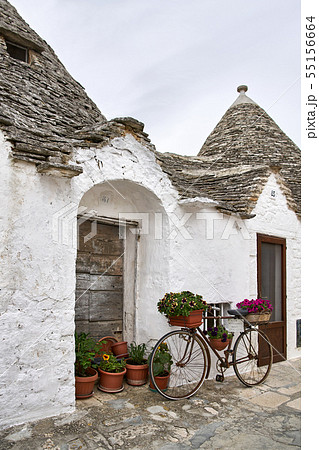 Old trulli houses in Alberobello town in Italy 55156664