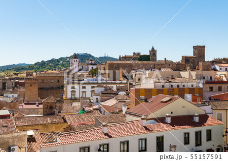 Views of the old town of Caceres from the Galarza viewpoint. 55157591