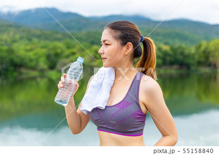 Beautiful Asian athlete woman drinking water Beautiful Asian athlete woman drinking water 55158840