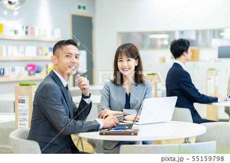ビジネスイメージ 男性社員 女性社員 ビジネスイメージ 男性社員 女性社員 55159798