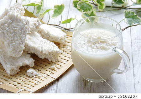 夏に美味しい冷やし甘酒　甘酒 55162207