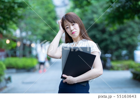 悩めるキャリアウーマン 55163643